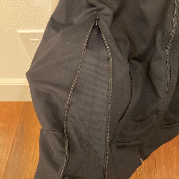 Ingrid & Isabel maternity zip up - Picture 4 of 6